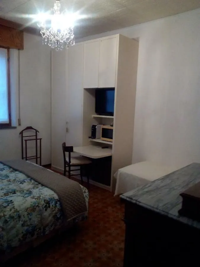 B&B Acquario - Only Rooms Rimini Oda ve Kahvaltı